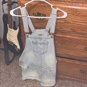 Washed denim short overalls